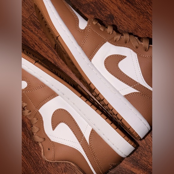 Jordan 1 size 7.5 - Picture 11 of 14